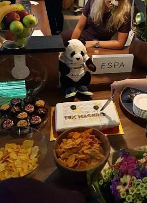Toast to Tux Machines, cake